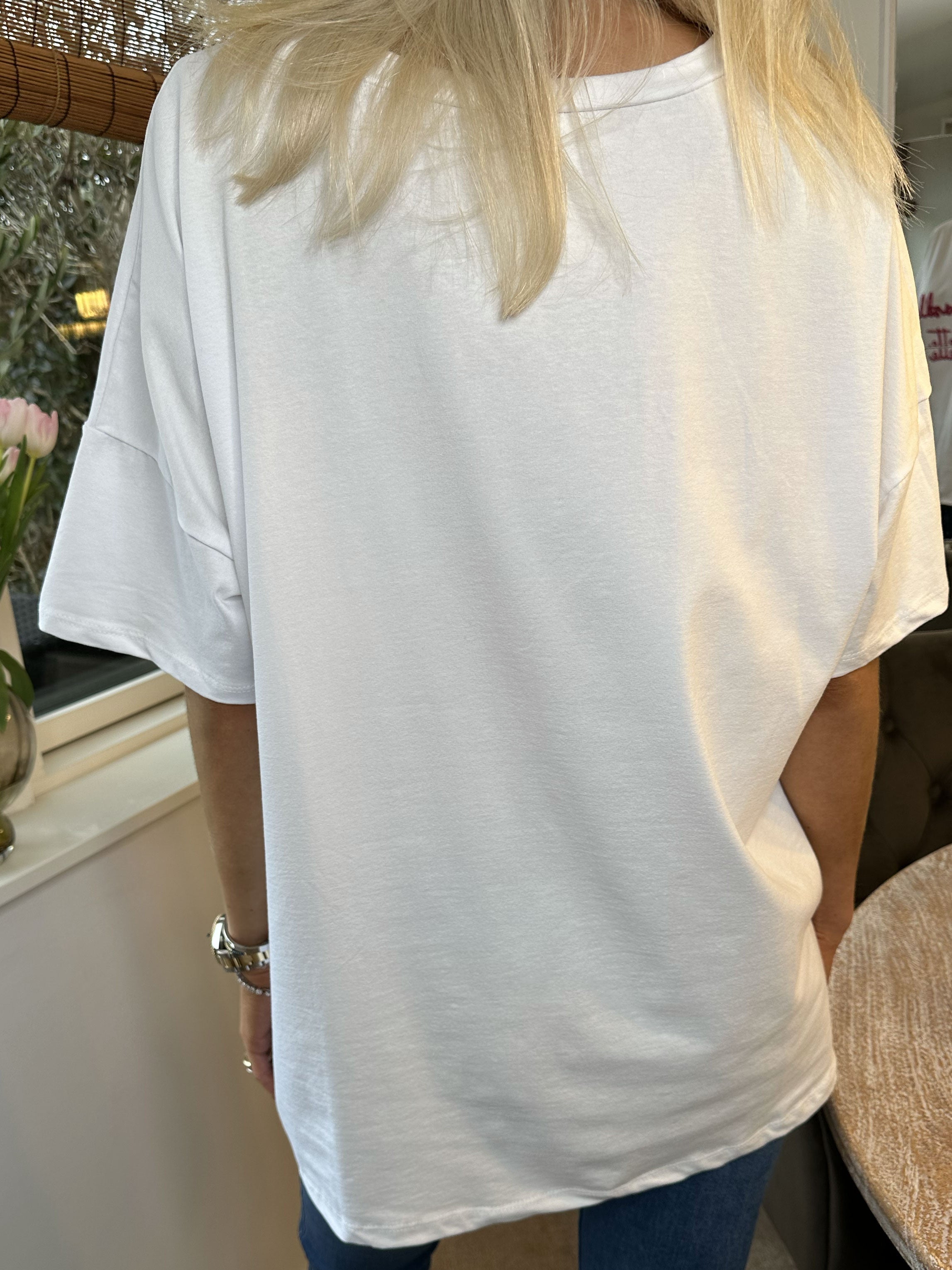 Lady - Vit t-shirt med v-hals och text på bröstet